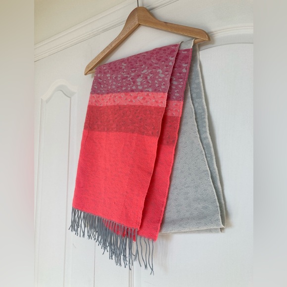 Gap scarf, soft and warm, perfect condition! - Picture 3 of 8